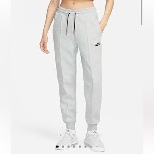 Nike sportswear tech fleece